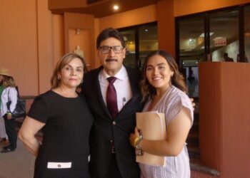 Es  Juan Francisco Gim Nogales  claro ganador del debate