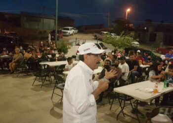 Firma Juan Gim Nogales Compromisos en colonias