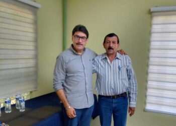 Acuerdan trabajar unidos por los nogalenses, Juan Gim Nogales y Manuel Zambrano