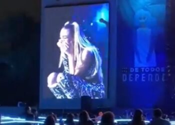 Danna Paola llora de emoción tras regresar a los escenarios
