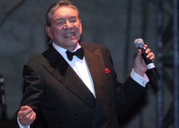 El cantante Marco Antonio Muñiz está hospitalizado