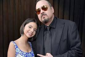 Tierna felicitación a Ángela Aguilar en su cumpleaños 18: “Tengo el honor de ser tu papá”