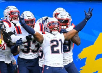 Patriots remontan para sacar victoria sobre Chargers