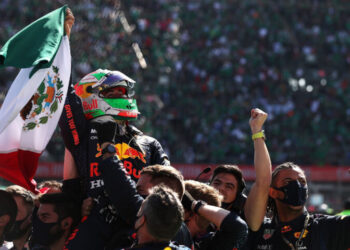 ‘Checo’ Pérez hace historia, sube al podio en el Gran Premio de México