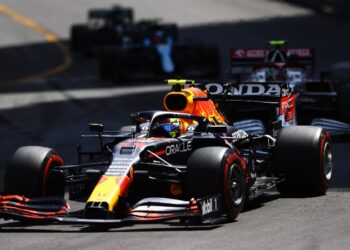 Hamilton gana el Gran Premio de Qatar; ‘Checo’ Pérez queda en cuarto lugar