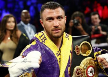Boxeador ucraniano, Vasyl Lomachenko se une al ejército para luchar contra Rusia