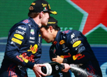 ‘Checo’ Pérez lleva a Verstappen a otro nivel