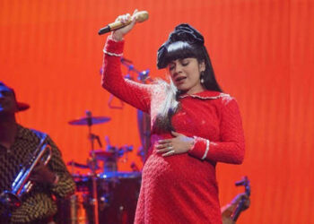 Mon Laferte se convierte en mamá