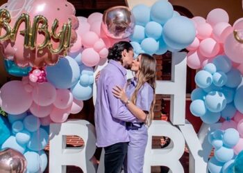 Alex Fernández da la bienvenida a Mía, su primogénita