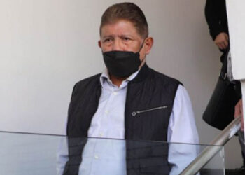 A pesar de la orden del juez… Juan Osorio promueve bioserie de Vicente Fernández