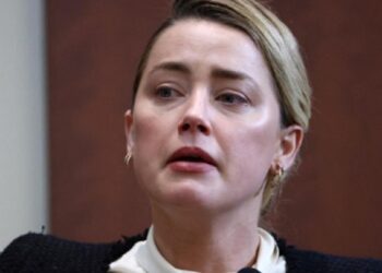 Amber Heard declara que Johnny Depp intentó cortarle la cara con una botella