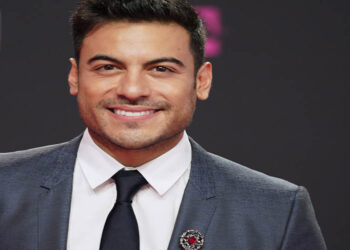 ¡Es único! Carlos Rivera sorprende a novios en plena boda; emotivo momento se hace viral