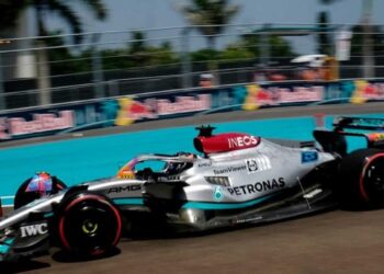 Russell domina la segunda práctica en Miami; ‘Checo’ es tercero