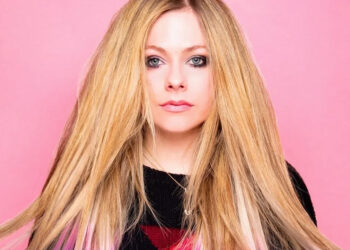 Avril Lavigne recrea la portada de su álbum icónico de los 2000