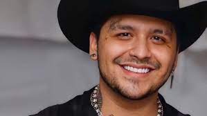 Christian Nodal: El cantante cumple promesa y le regala camioneta a su profesor de primaria