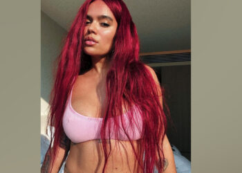 Karol G eleva la temperatura con ajustado traje de baño
