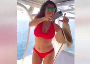 Salma Hayek cumple 56 años y lo celebra mostrando su espectacular figura