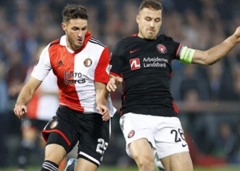 ‘Bebote’ Giménez fue clave; le aplaude la afición del Feyenoord