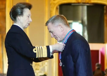 Daniel Craig recibe la misma condecoración que James Bond