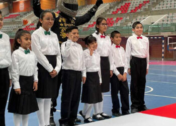 Niños con discapacidad auditiva traducirán himno a lenguaje de señas en GP de México