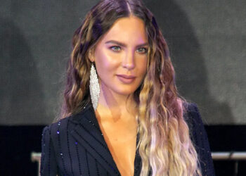Belinda tatúa a fan en concierto y lanza indirecta a exnovios; «aunque te lo borres ahí va a estar»