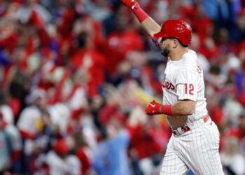 Filis apalea a los Astros en Juego 3 de la Serie Mundial