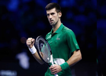 Novak Djokovic avanza a semis de las Finales ATP