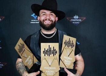 CARIN LEÓN se corona como el gran ganador en los PREMIOS DE LA RADIO 2022