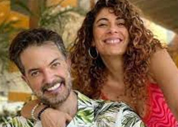 Anna Ferro presume mesa de Navidad con lugares para hijos de Fer del Solar