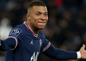 Prevén oferta millonaria por Mbappé; valor de mexicanos cae
