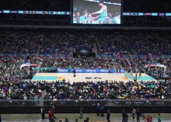 Spurs y Warriors baten récord histórico de asistencia en un partido de la NBA Tuit
