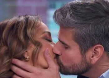 Daniel Arenas besa a Adamari López en programa en vivo y todo termina mal: “Me disculpo con mi pareja”