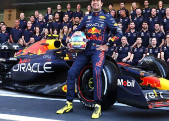 ‘Checo’ Pérez y Red Bull lanzan el coche con el que competirán en la F1 en 2023 el RB19