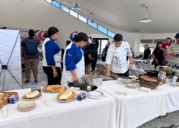 Disfrutan nogalenses de La Feria del Mar