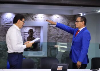 Toma Alcalde protesta al nuevo Director de Oomapas