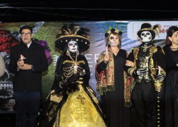 Encabeza Alcalde respeto en celebración de Día de Muertos