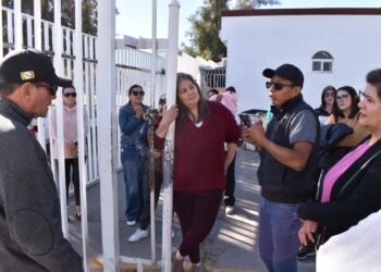 Titular de Oomapas atiende  a vecinos de colonias Barcelona y Pueblitos