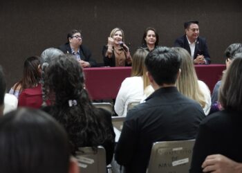 Reciben servidores públicos taller en derechos humanos e inclusión de géneros