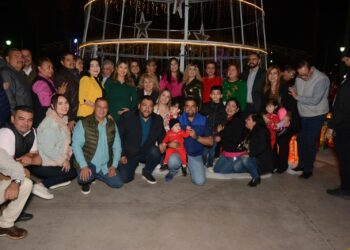 Ilumina Mega Pino Navideño alegría de los Navojoenses