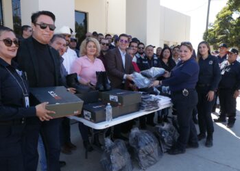 Reciben policías municipales uniformes y equipo táctico operativo