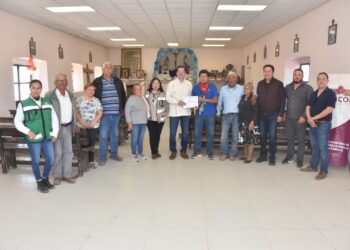 Entrega Elías Retes obras en Iglesia y escuela de BACABACHI