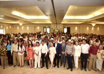 Atestiguan Elías Retes y Gaxiola de Elías el “SÍ”  de 171 parejas en matrimonios colectivos