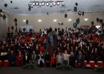 Gradúan 58 estudiantes de la Preparatoria Municipal