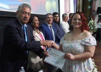 “HONOR A QUIEN HONOR MERECE”: Brinda Gobierno Municipal Homenaje