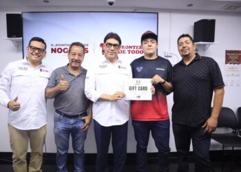 Uniforma el alcalde a selectivo que participará en los nacionales