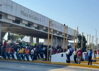Huelguistas de CNTE dan acceso libre en casetas de México a Puebla, Querétaro y Cuernavaca