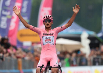Sorprende Isaac del Toro al adueñarse de la etapa 17 del Giro de Italia