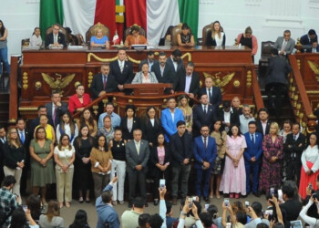 Congreso guarda un minuto de silencio por el asesinato a colaboradores de Brugada