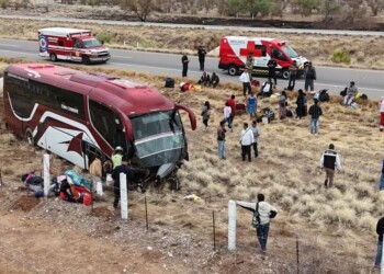 Fuerte accidente de camion de pasajeros en Sonora