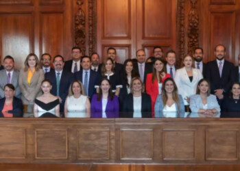 Maru Campos recibe a magistrados electos en Palacio de Gobierno